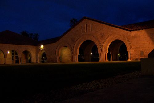Stanford Campus at Night (palo-alto_100_8057.jpg) wird geladen. Eindrucksvolle Fotos von der Westküste Amerikas erwarten Sie.